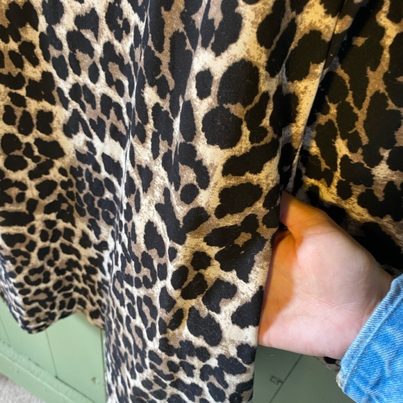 Super Cute Leopard Print Long Sleeve Tunic with Pockets - Picture 3 of 5